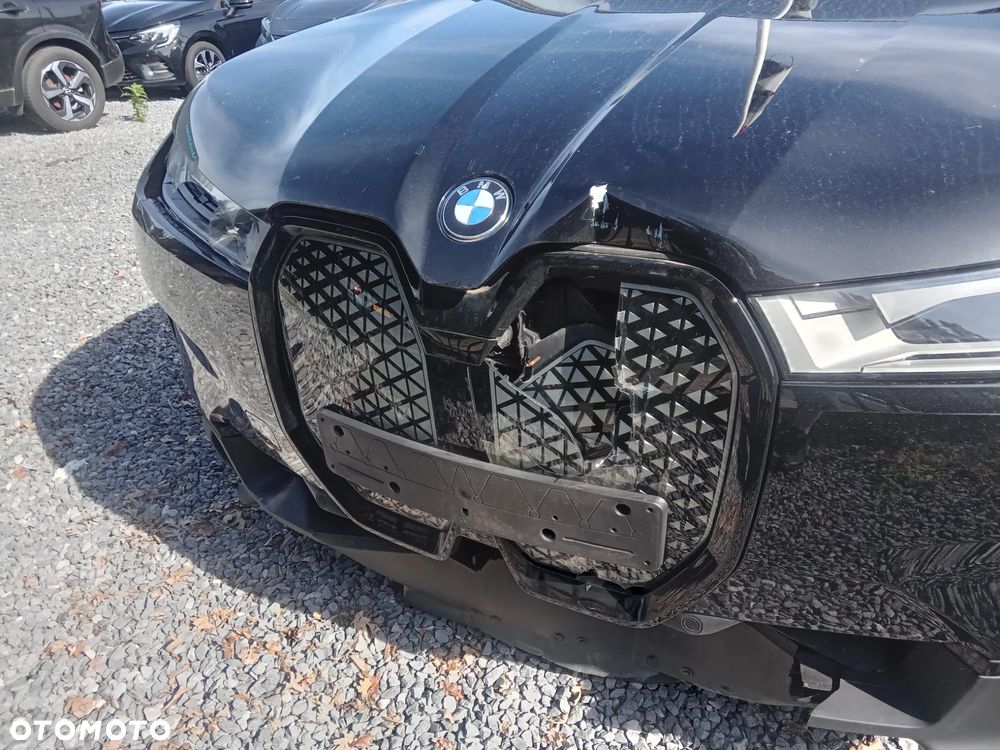 BMW iX - 4