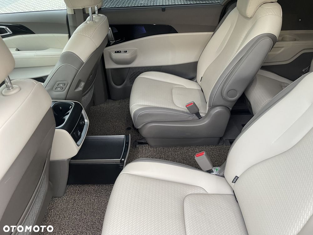 Kia Carnival - 19