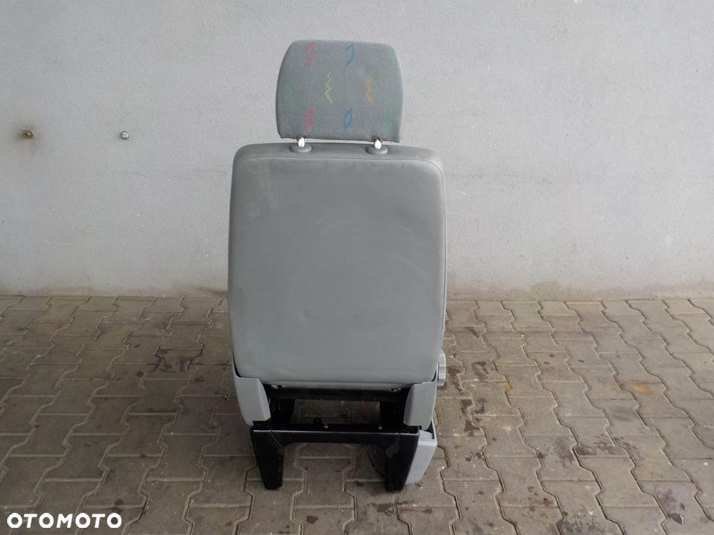 VW T5 FOTEL PRAWY PASAŻERA Z PODSTAWĄ INKA - 6