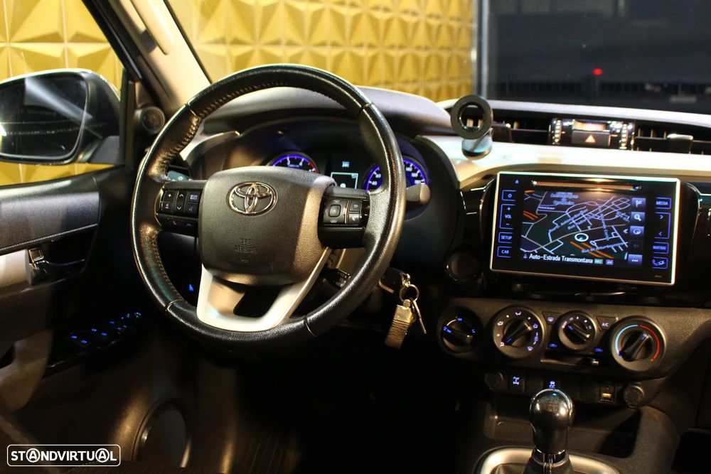 Toyota Hilux 2.4 D-4D 4WD Tracker - 16