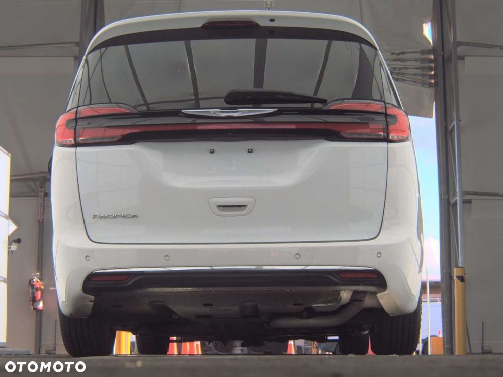 Chrysler Pacifica - 5