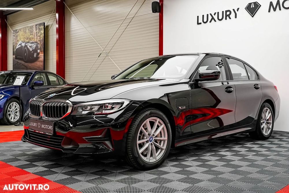 BMW Seria 3 330e Aut. Sport Line - 1