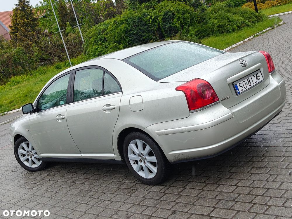 Toyota Avensis 1.8 VVT-i Sol - 2