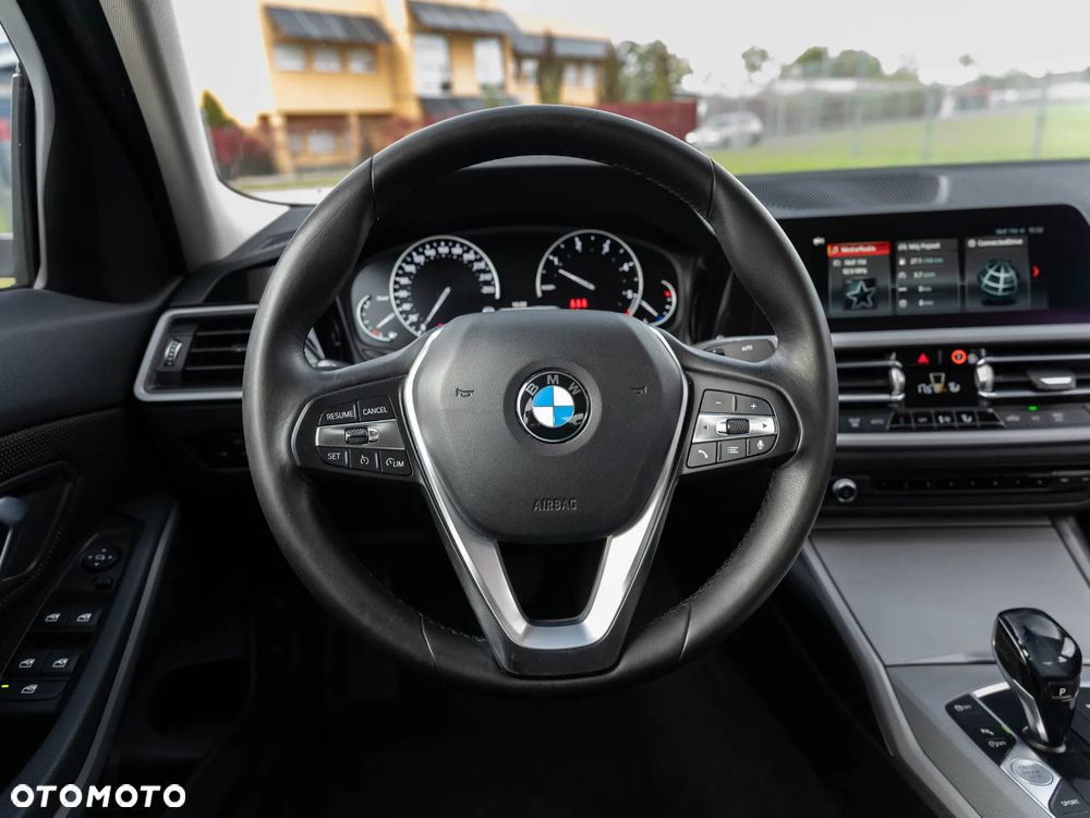 BMW Seria 3 318d - 23