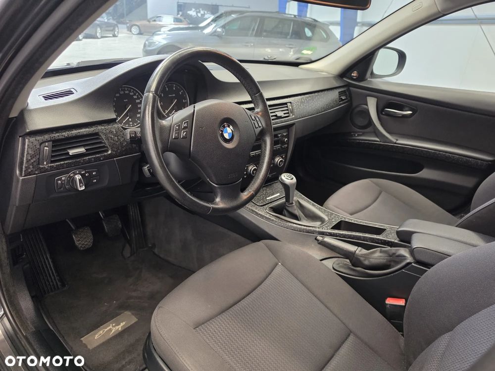 BMW Seria 3 318i - 21
