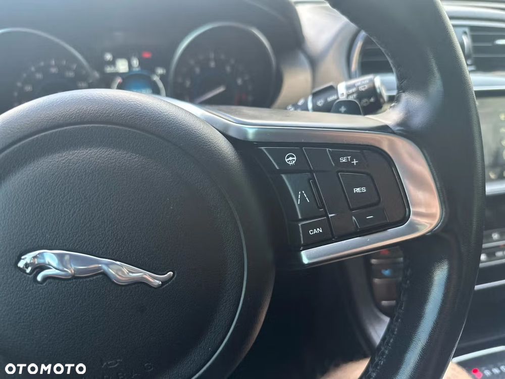 Jaguar F-Pace 25t AWD Prestige - 13