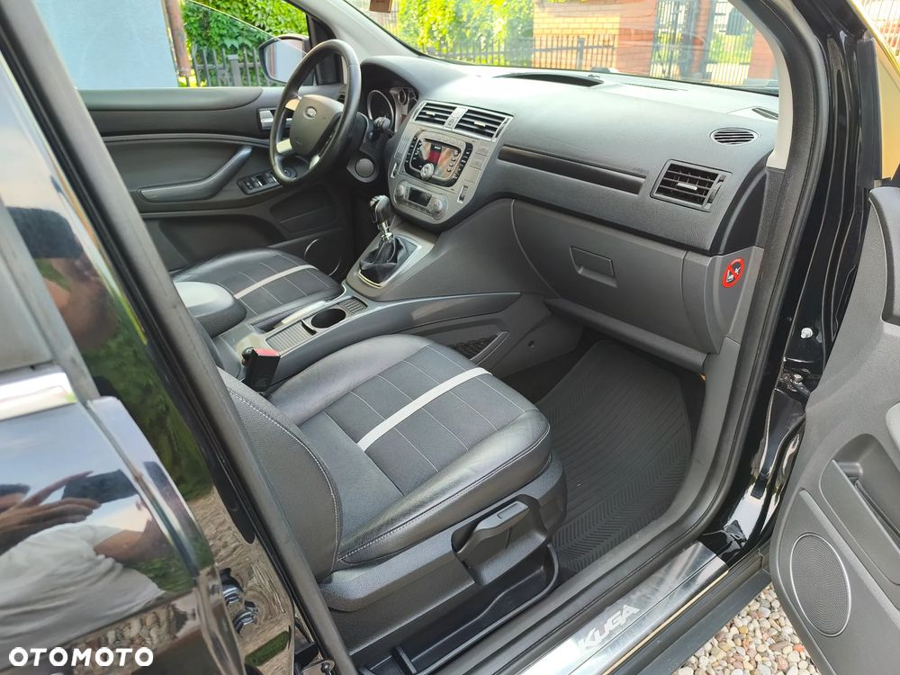 Ford Kuga 2.0 TDCi 2x4 Titanium - 12