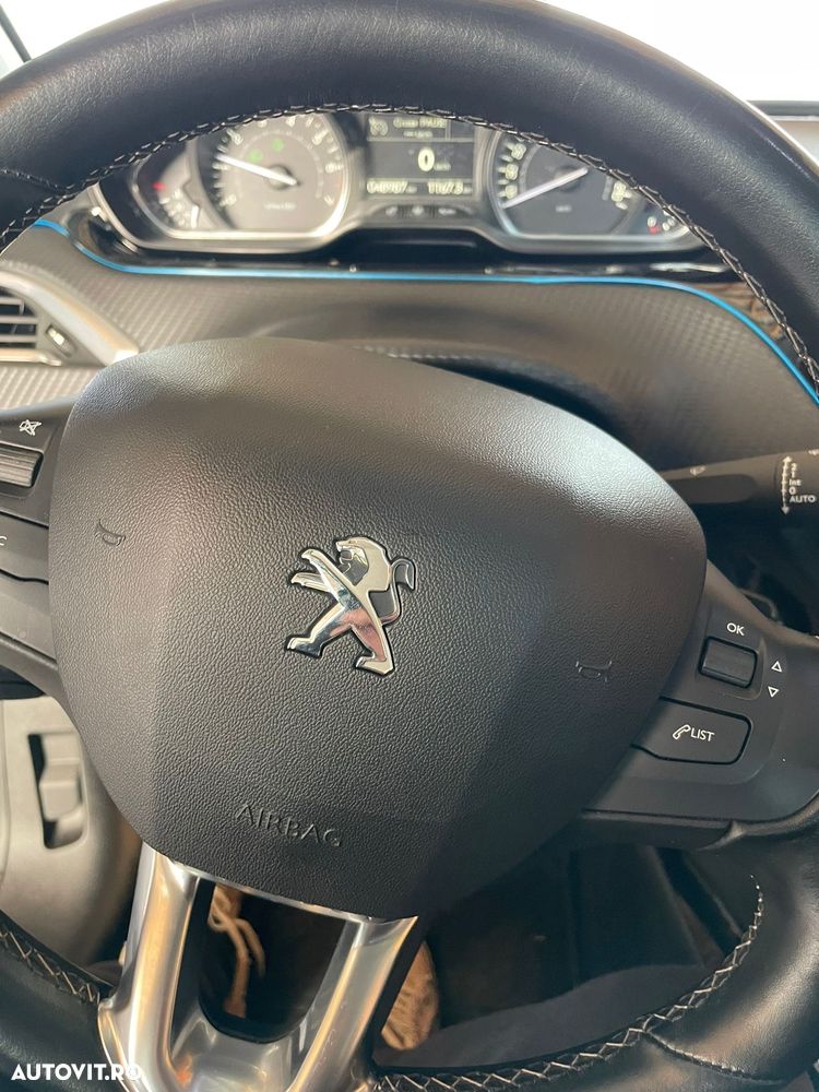 Peugeot 2008 1.2 PureTech Turbo S&S Allure - 12