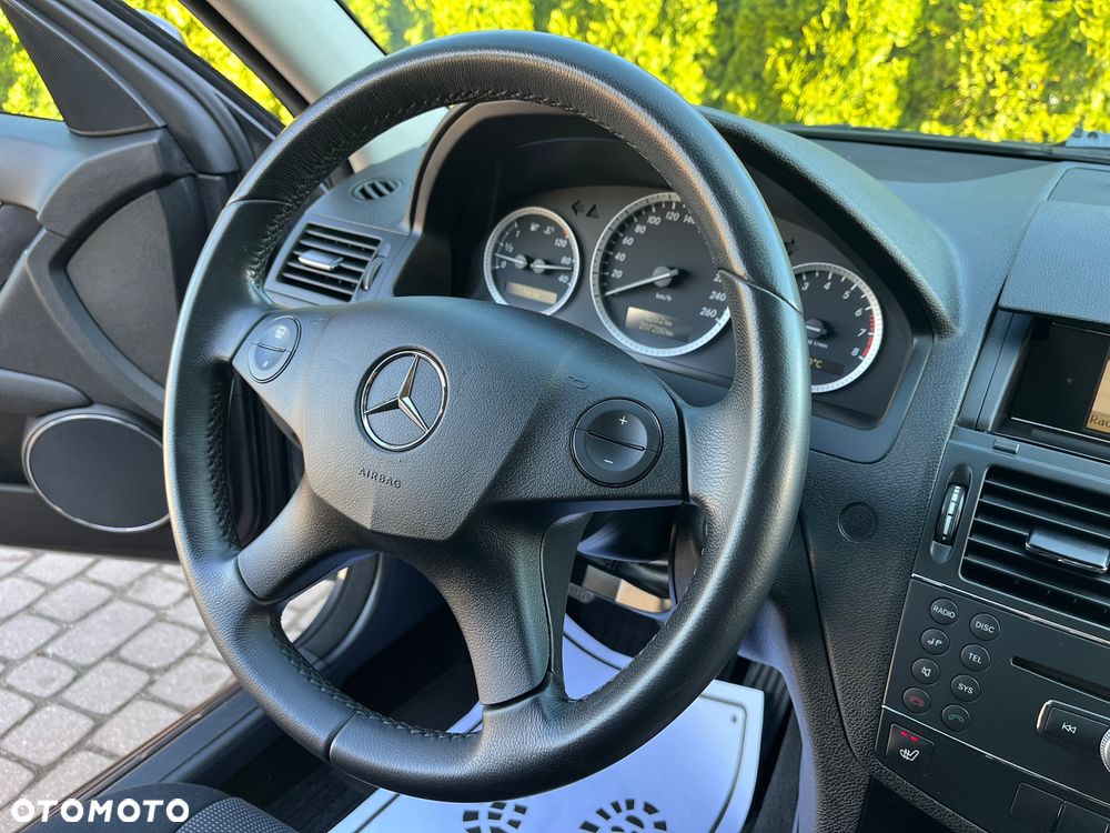 Mercedes-Benz Klasa C 180 Kompressor BlueEFFICIENCY - 26