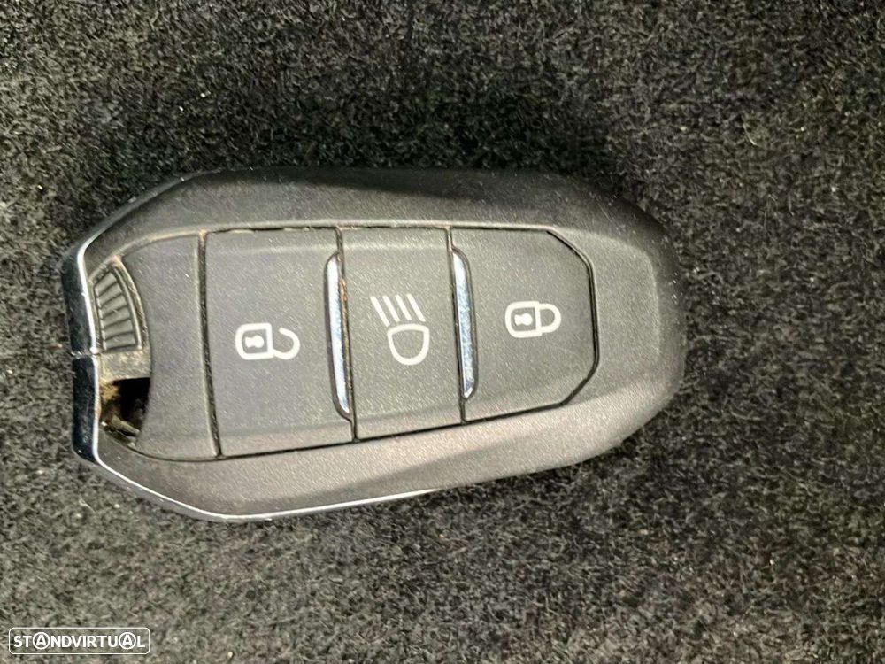 Peugeot 2008 1.2 PureTech Allure - 19