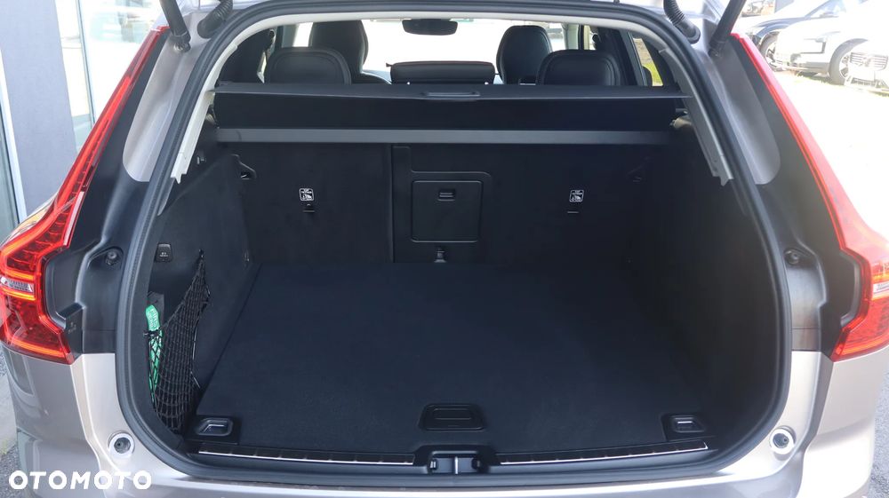 Volvo XC 60 B5 B AWD Plus Dark - 19