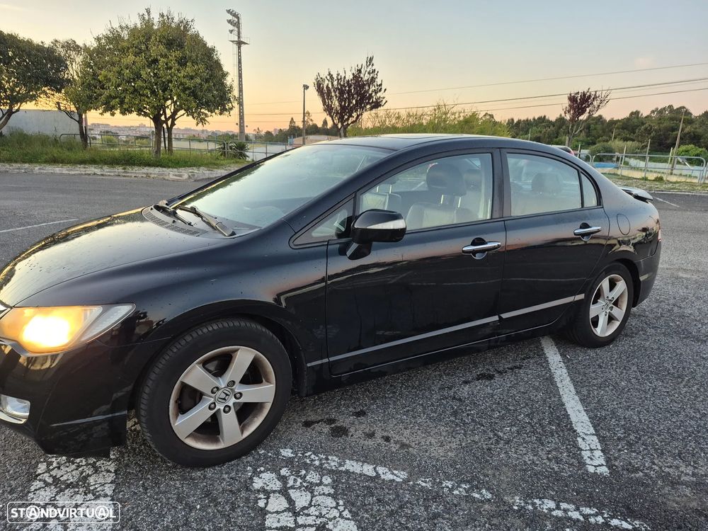 Honda Civic 1.8 ES - 1