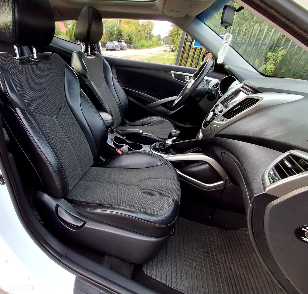 Hyundai Veloster 1.6 Premium - 24