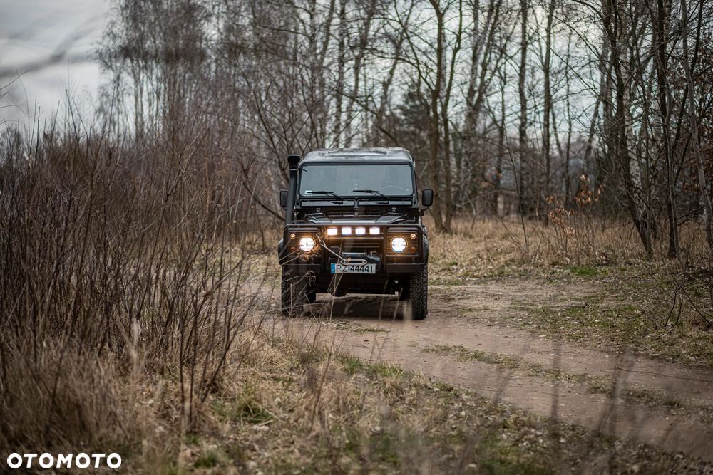 Land Rover Defender - 10