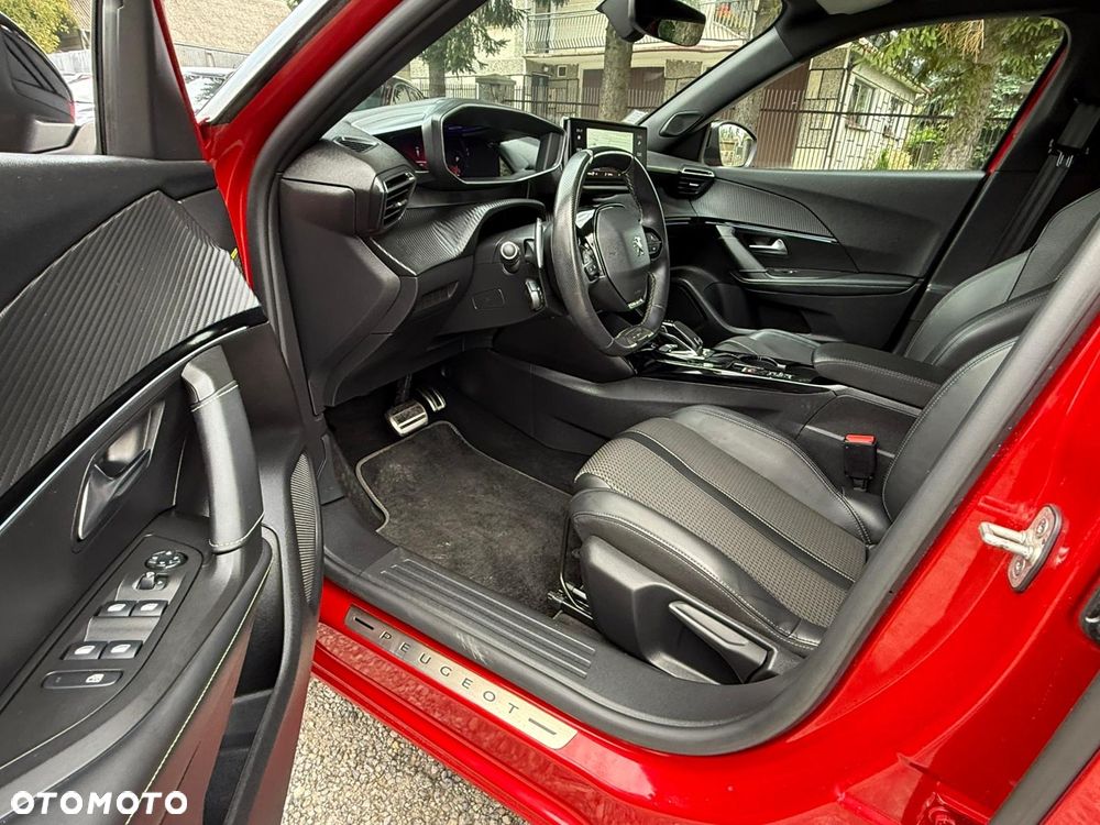 Peugeot 2008 PureTech 130 EAT8 GT Pack - 13