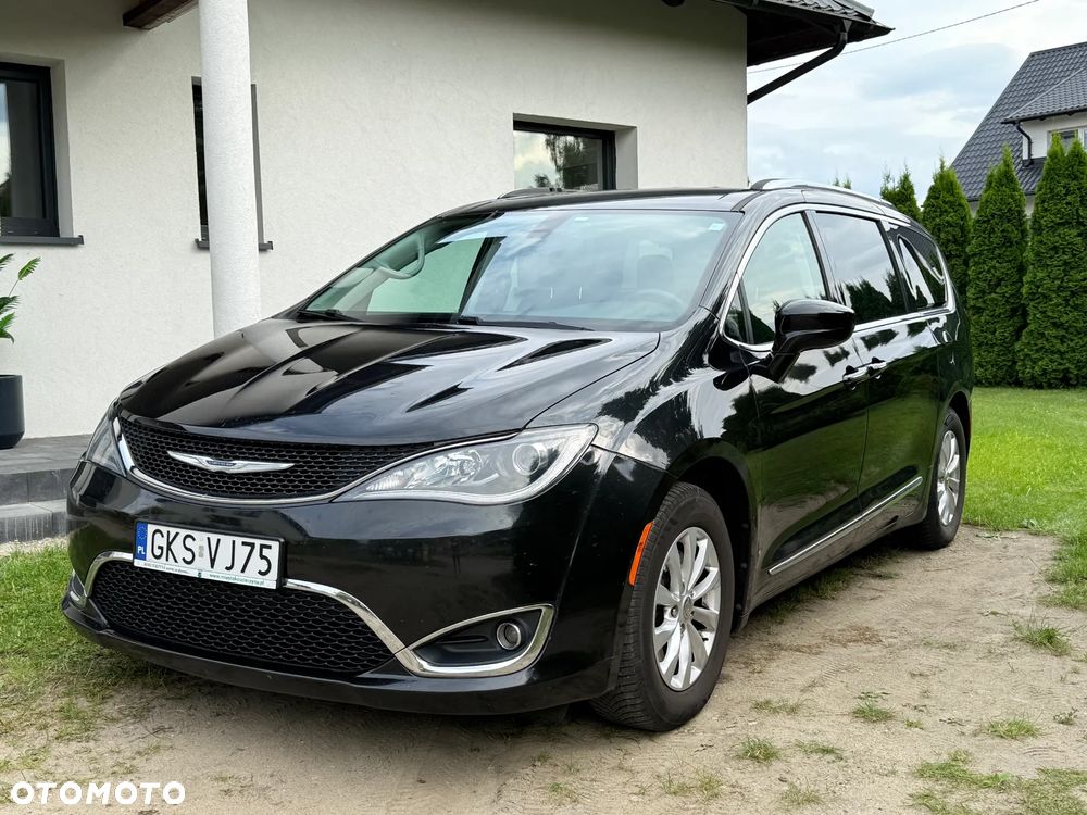 Chrysler Pacifica - 2