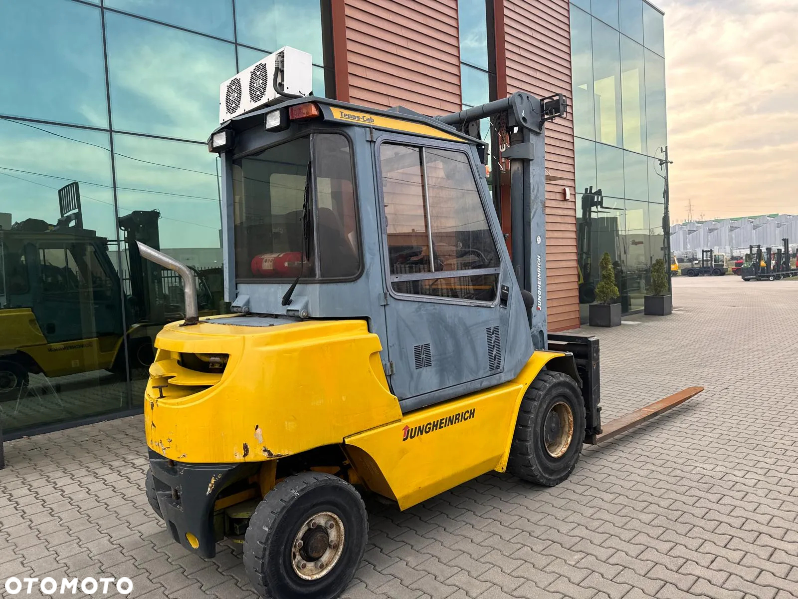 Jungheinrich DFG45/Diesel / Pozycjoner + przesuw / Klimatyzacja / Kabina pełna - 4