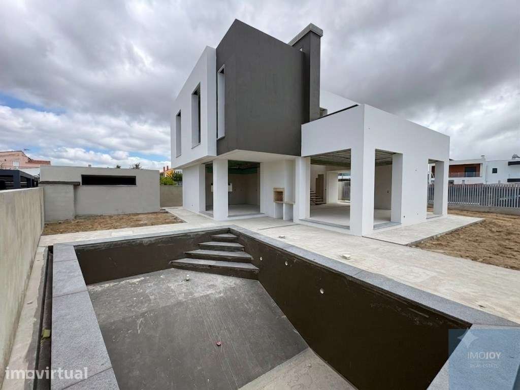 Fantástica Moradia T4 com Jardim e Piscina - Grande imagem: 4/35