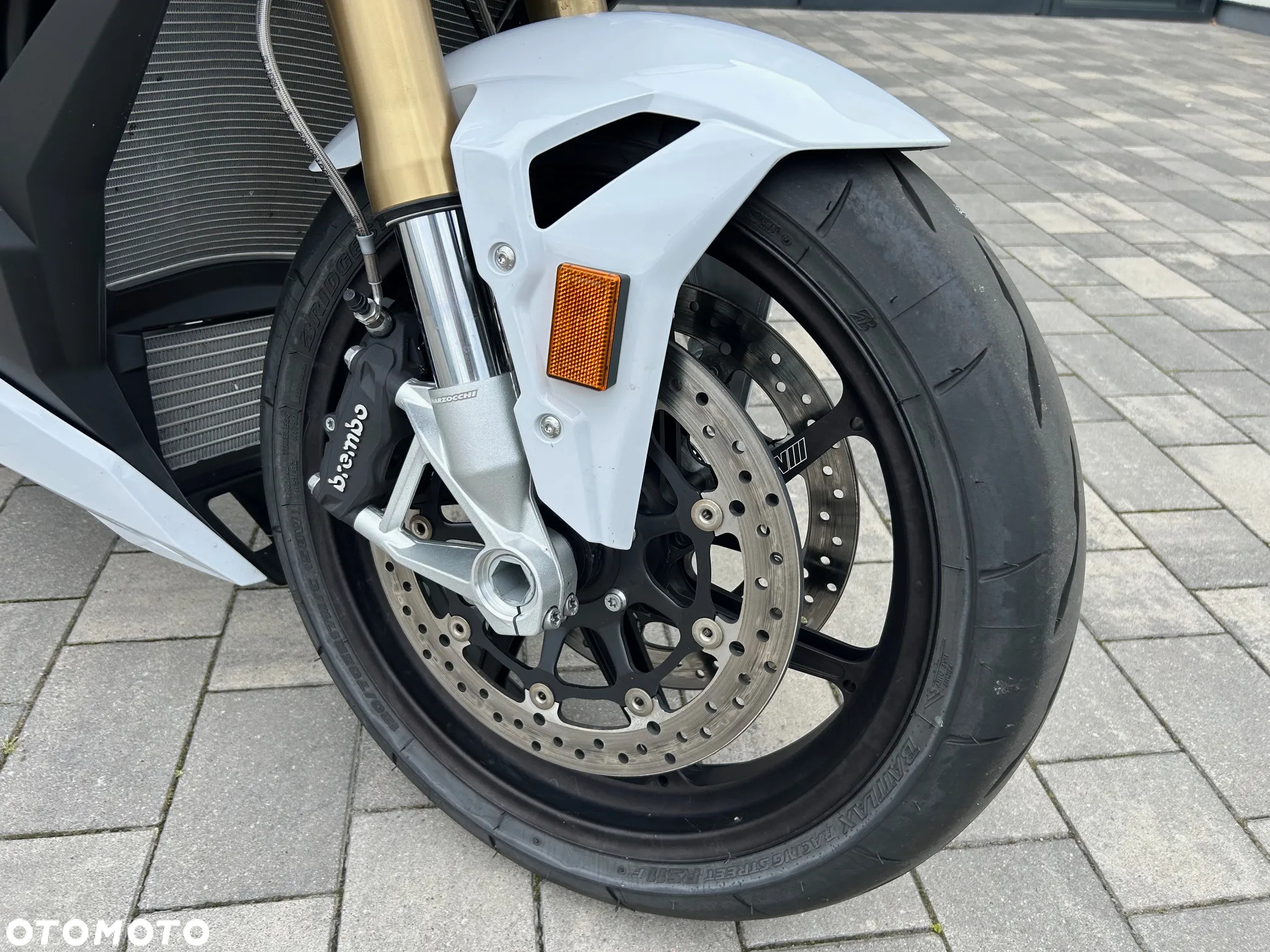 BMW S - 9