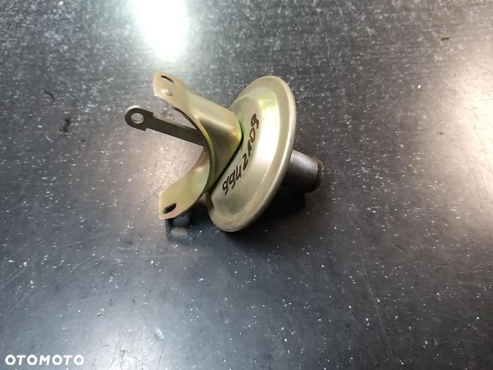 Regulator podciśnieniowy aparatu zapłonowego Fiat 126 Bis - 1