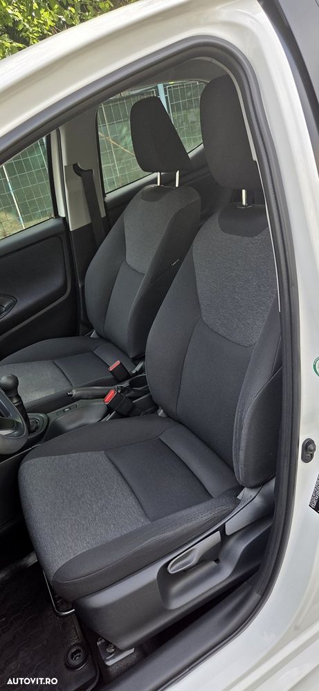 Toyota Yaris 1.0 L Eco - 13