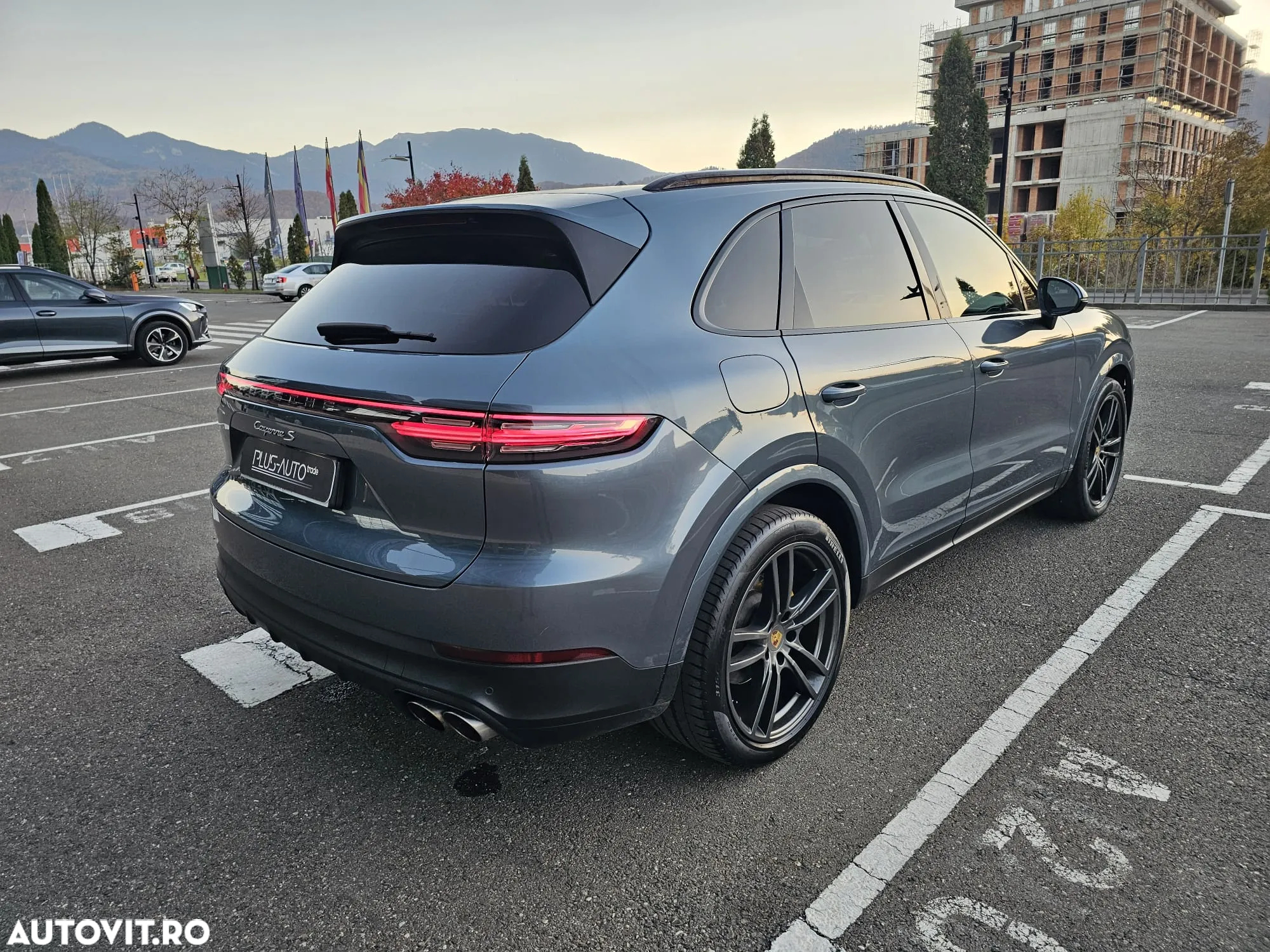 Porsche Cayenne S - 4