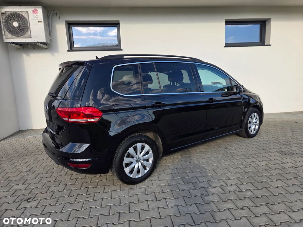 Volkswagen Touran - 18