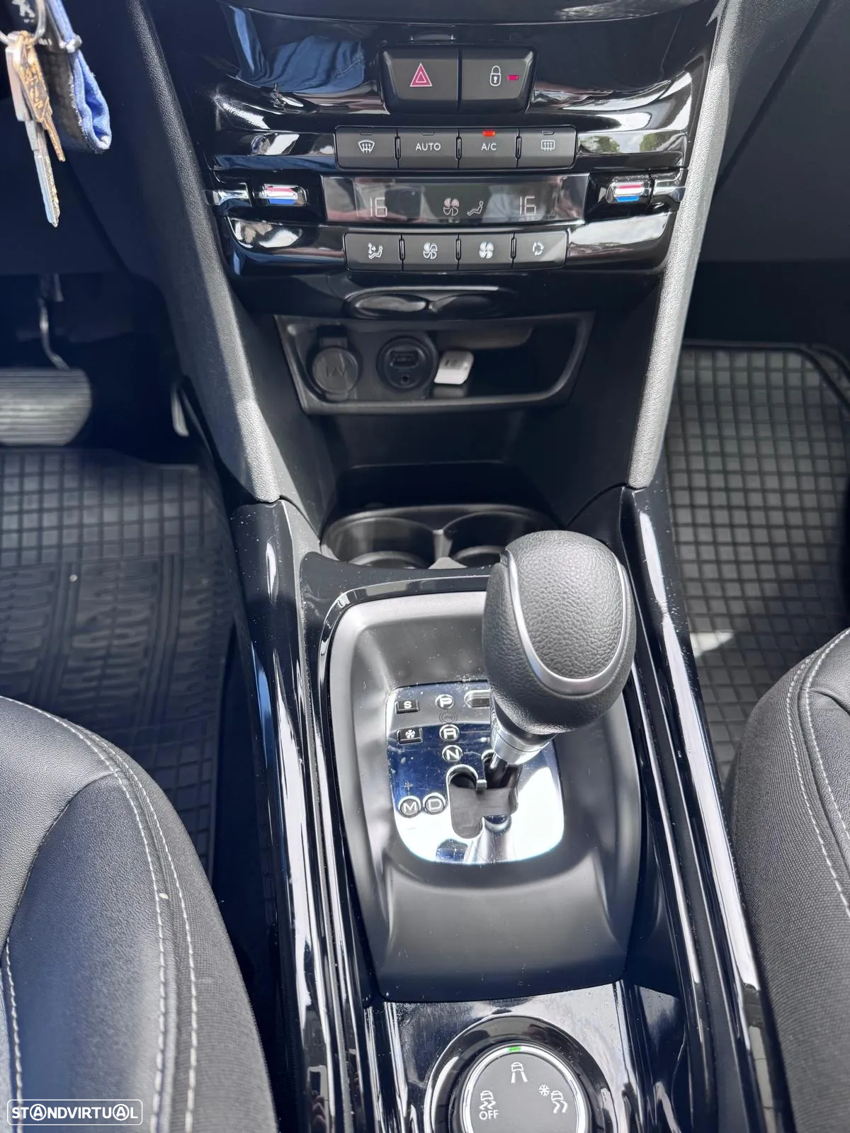 Peugeot 2008 1.2 PureTech Allure EAT6 - 15
