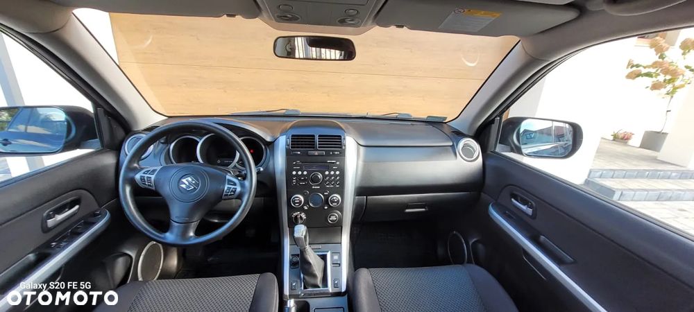 Suzuki Grand Vitara 2.4 De Luxe - 18
