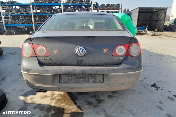 Dezmembrez Volkswagen VW Passat B6 [2005 - 2010] Sedan 4-usi 2.0 TDI - 4