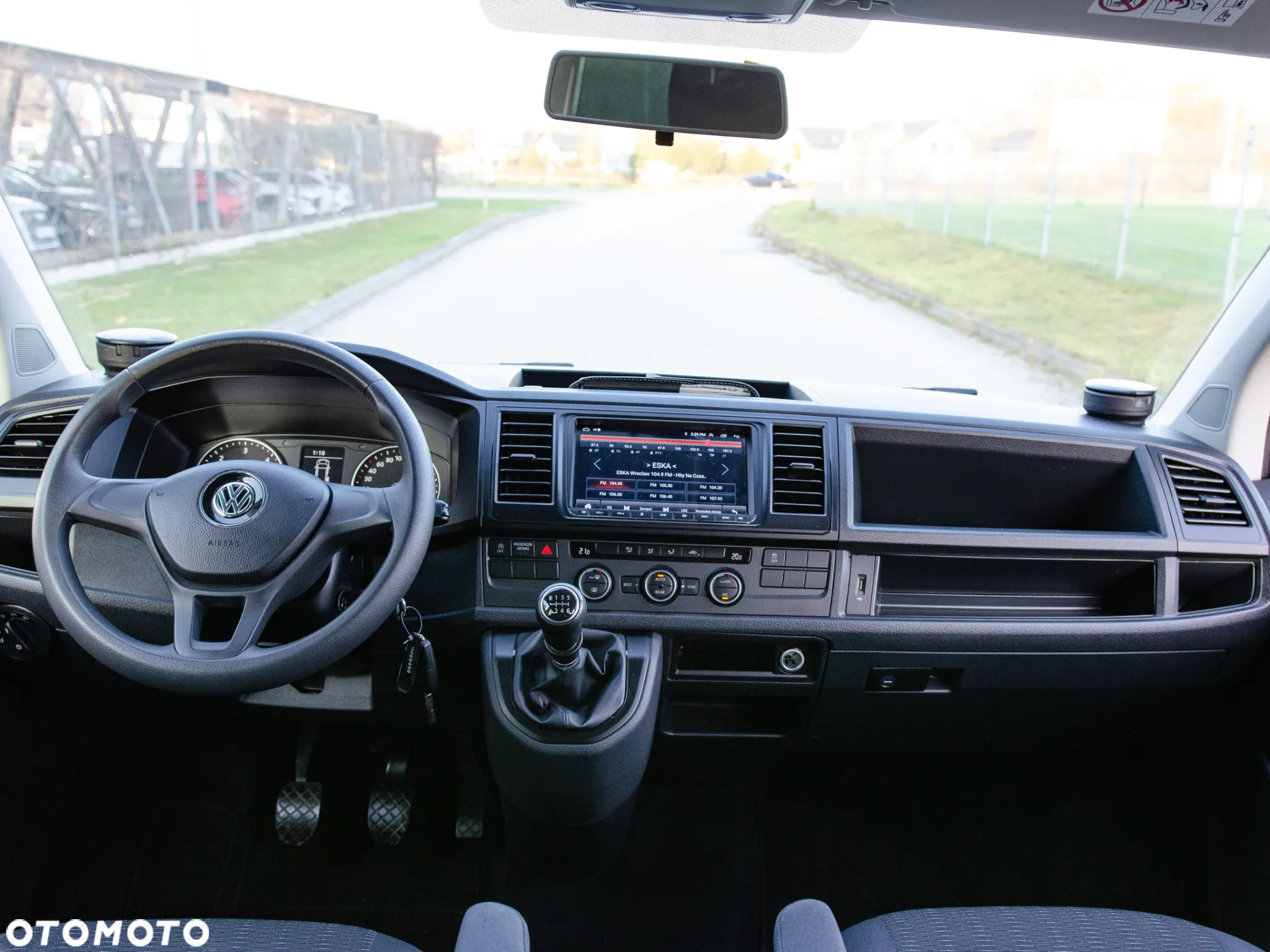 Volkswagen Caravelle - 20