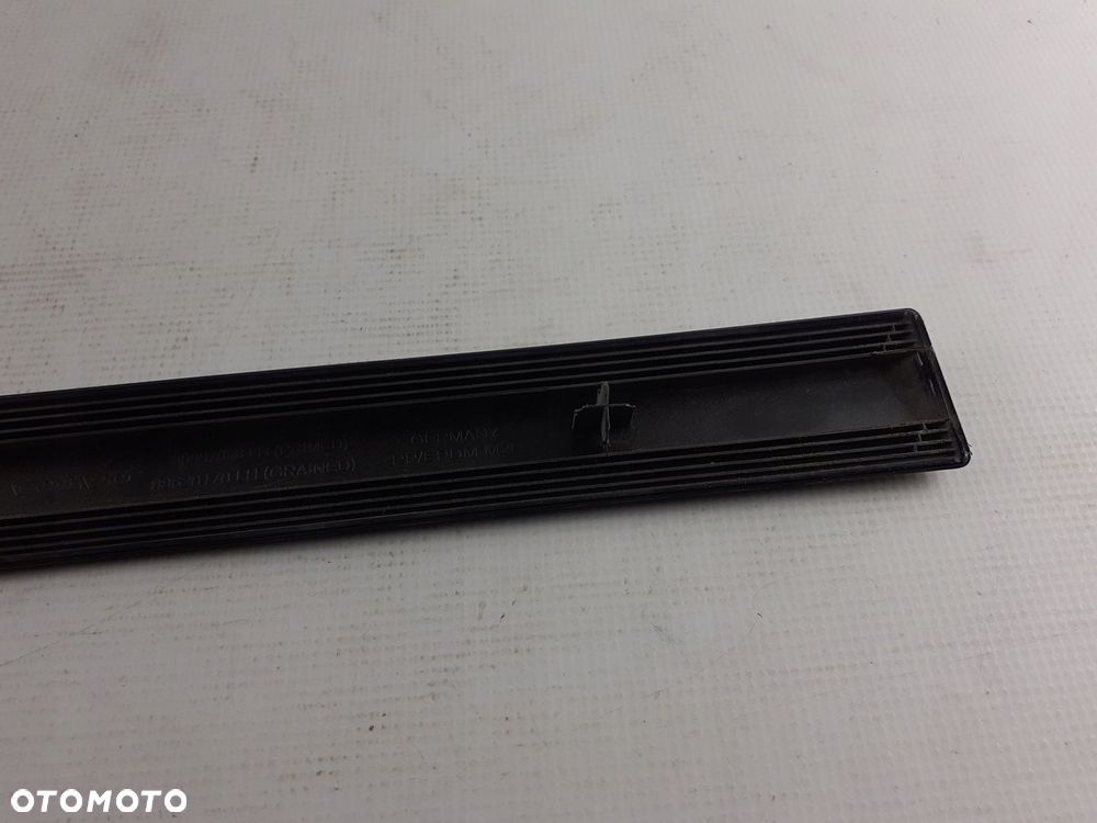 Listwa drzwi lewa tył środkowa Volvo S40 V50 04-12 - 3