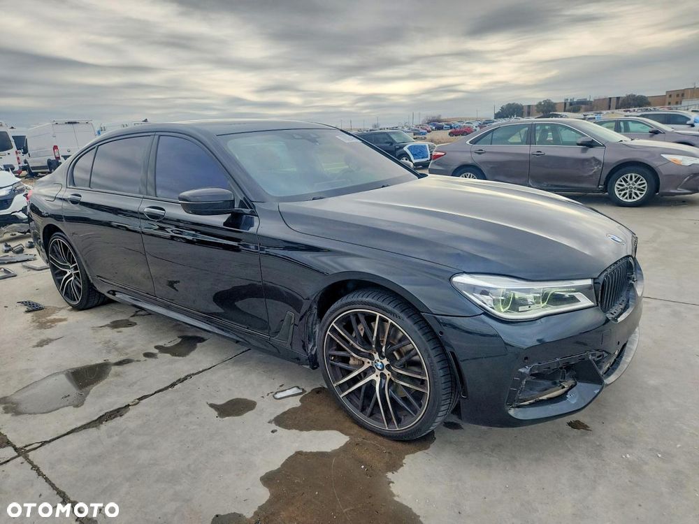 BMW Seria 7 750i xDrive - 5
