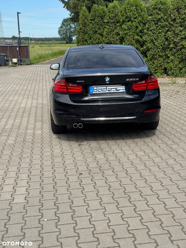 BMW Seria 3 330d xDrive Sport-Aut Luxury Line - 7