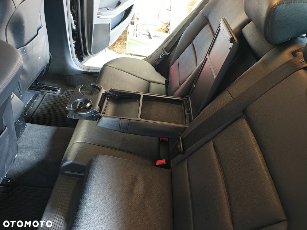 Mercedes-Benz Klasa E 200 CGI BlueEff - 26