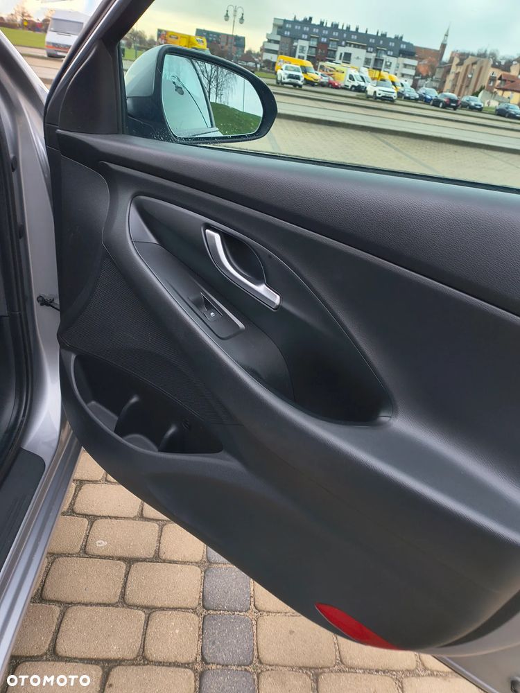 Hyundai i30 1.6 D Classic + - 27