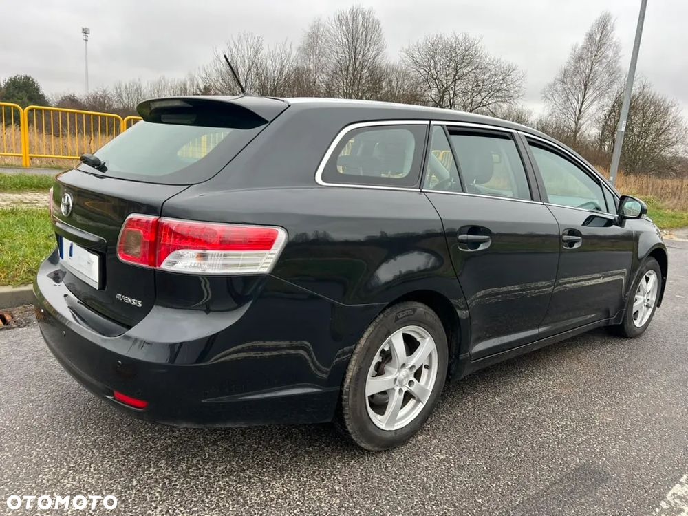 Toyota Avensis 1.6 - 5