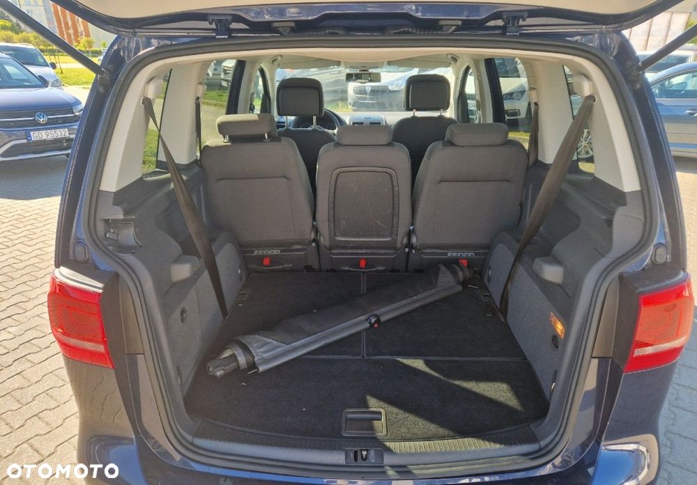 Volkswagen Touran - 9