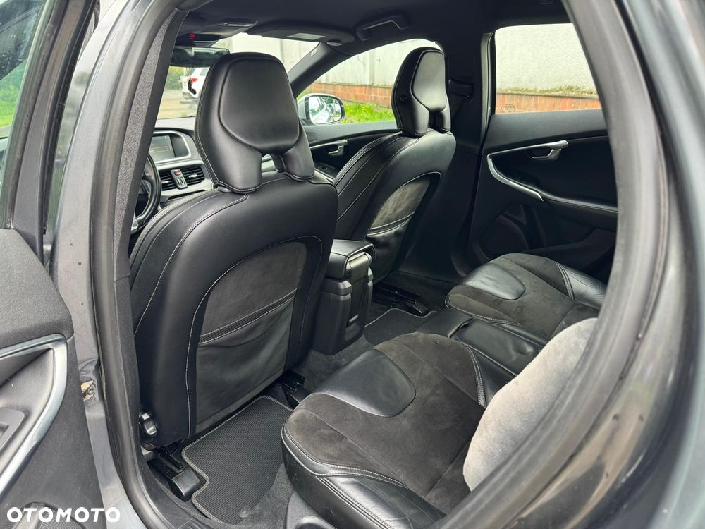Volvo V40 D2 R-Design - 3