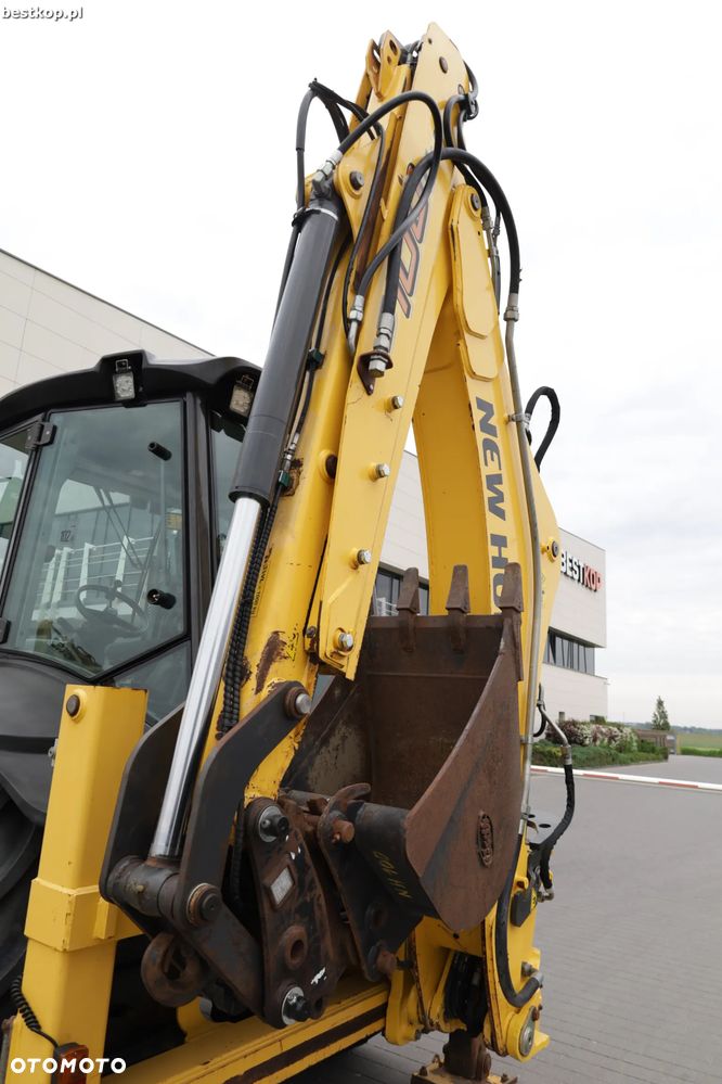 New Holland B100C - 8