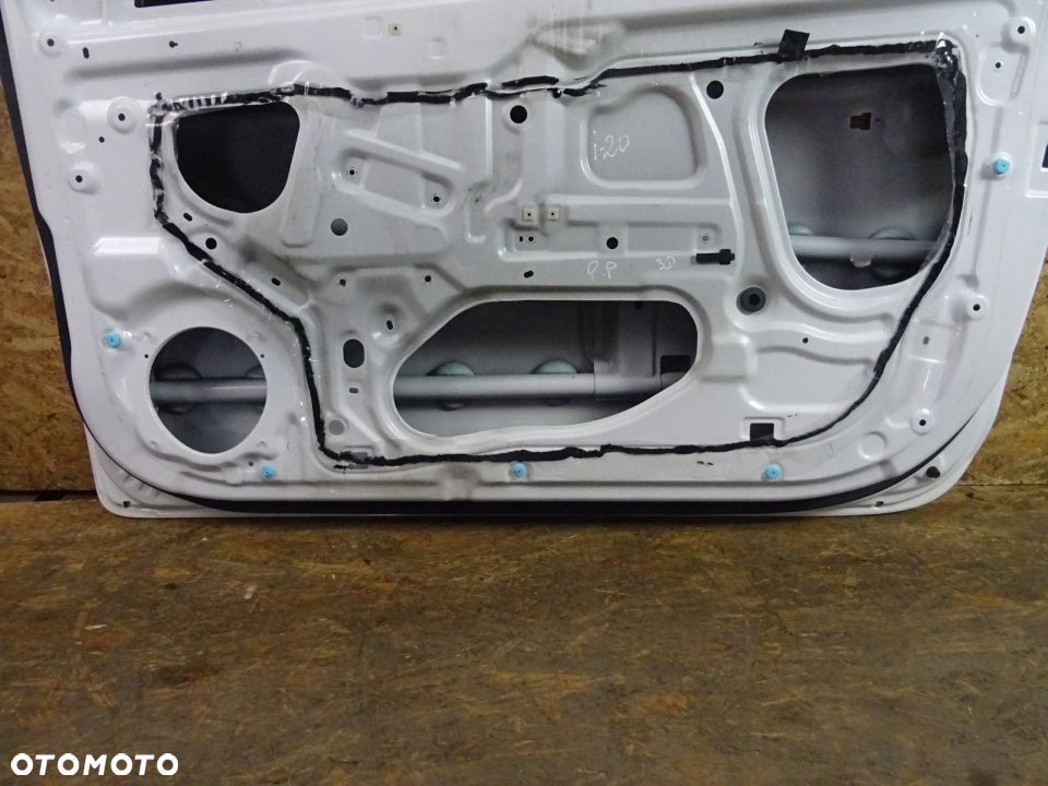 DRZWI PRAWY PRZÓD HYUNDAI I20 08-12 1.2 - 5