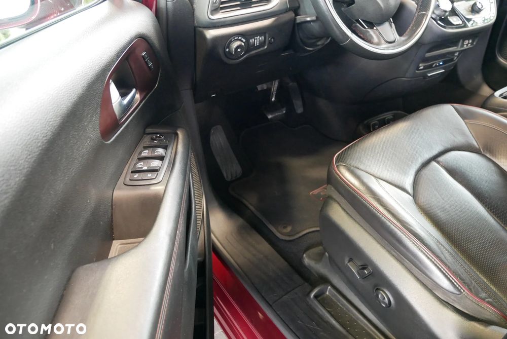 Chrysler Pacifica - 21