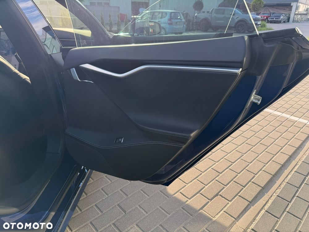 Tesla Model S - 22
