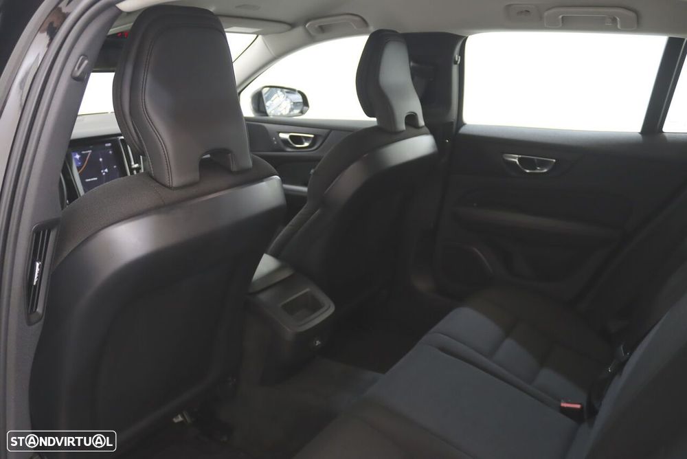 Volvo V60 2.0 D3 Momentum - 8