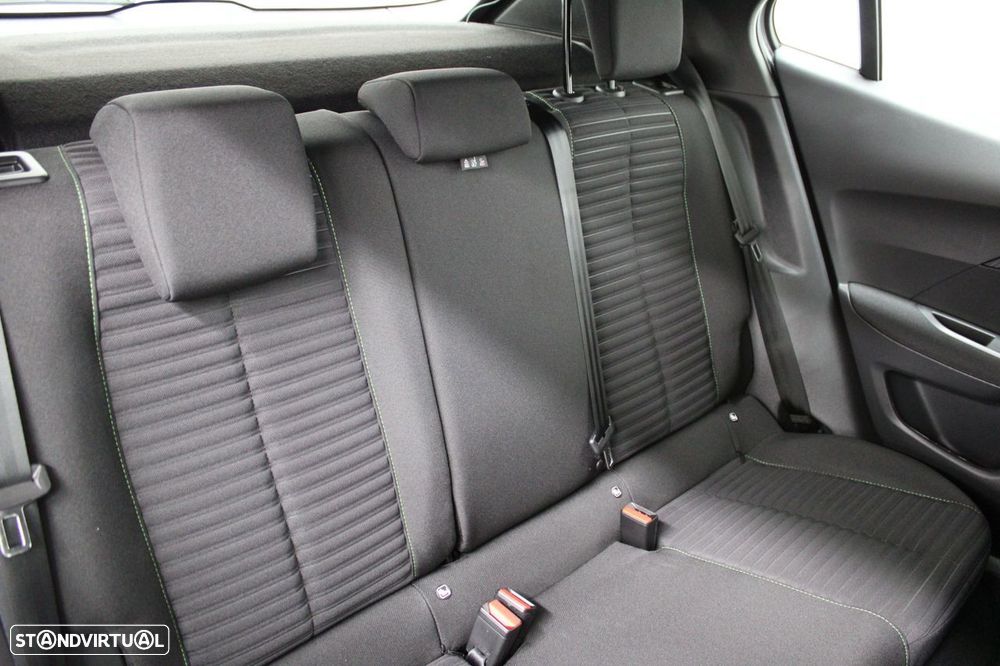 Peugeot 2008 1.2 PureTech Style - 17