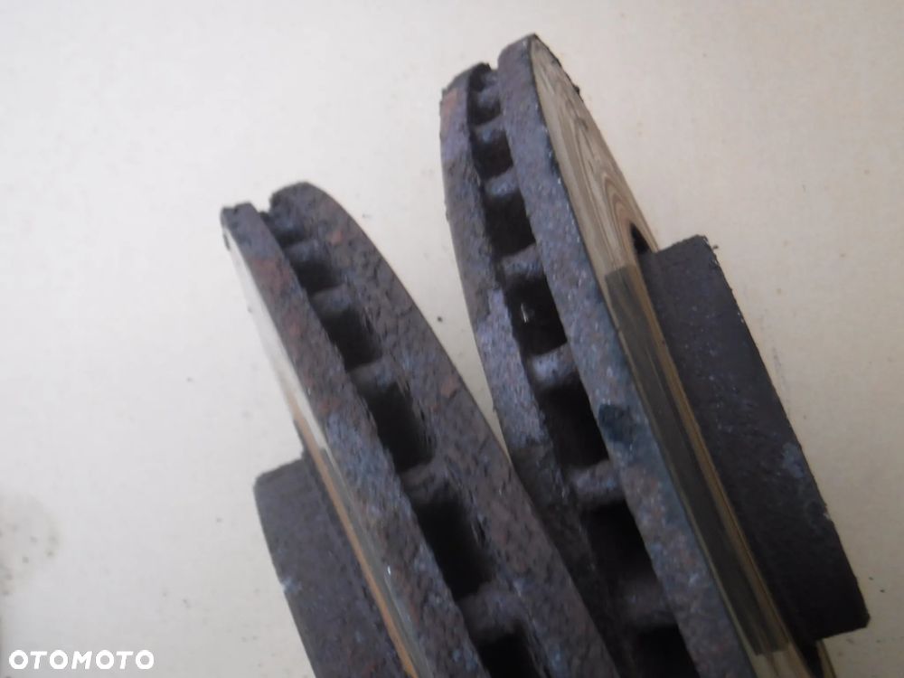 Volvo XC60 I 2.4 tarcze hamulcowe przod kpl - 5