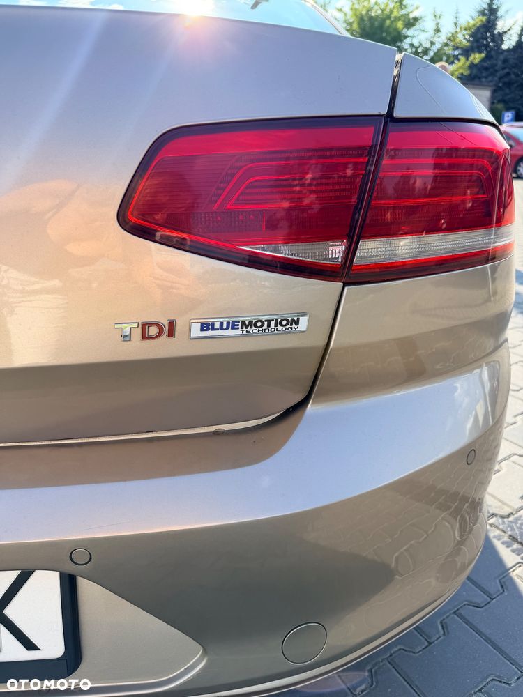 Volkswagen Passat - 11