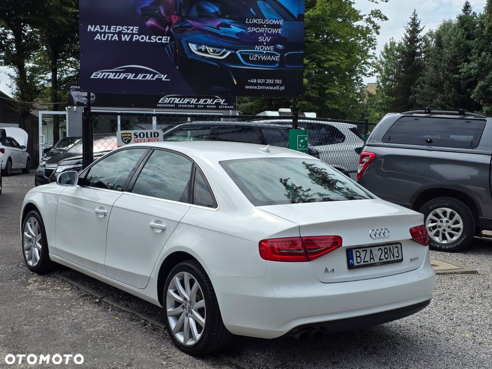 Audi A4 Limousine - 10