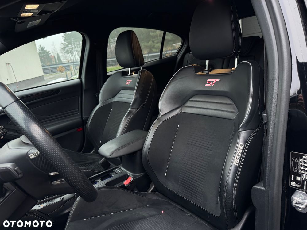 Ford Focus 2.3 EcoBoost ST - 28