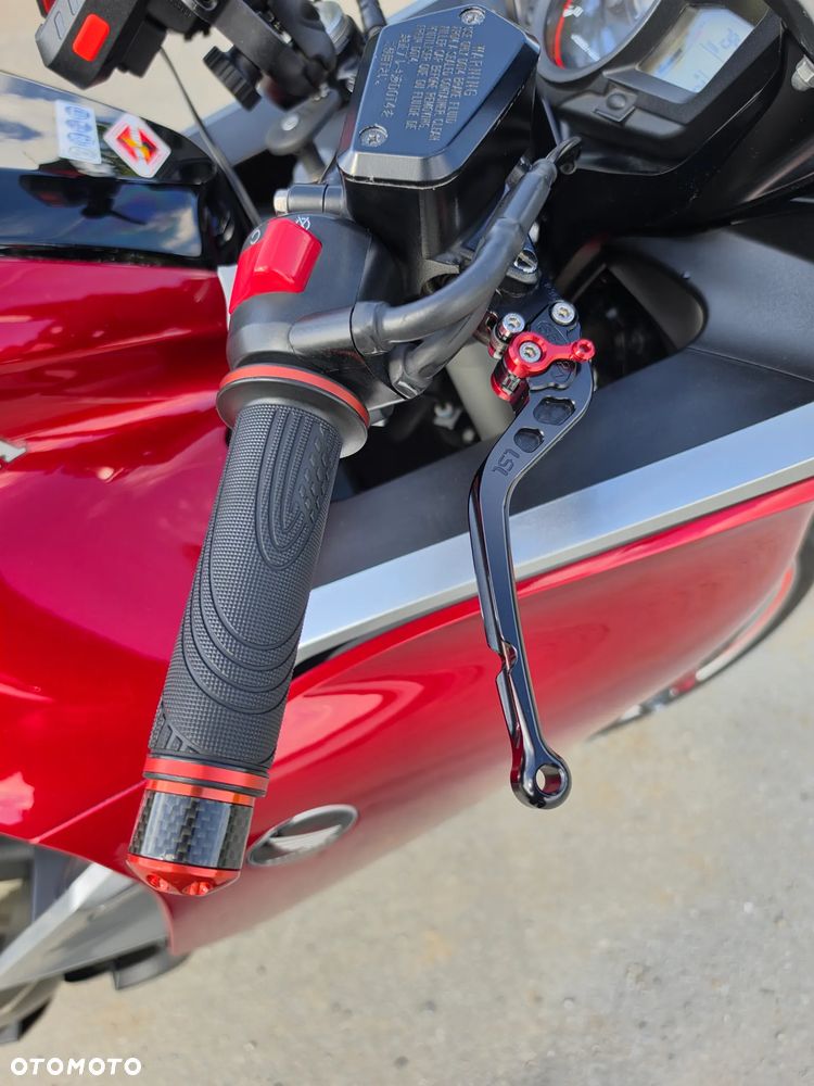 Honda VFR - 12